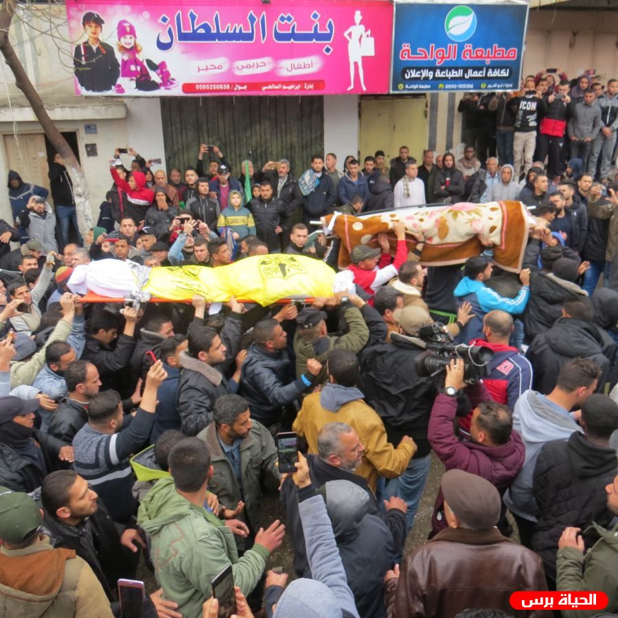 بالصور:تشييع ضحايا حريق مخيم النصيرات وسط القطاع